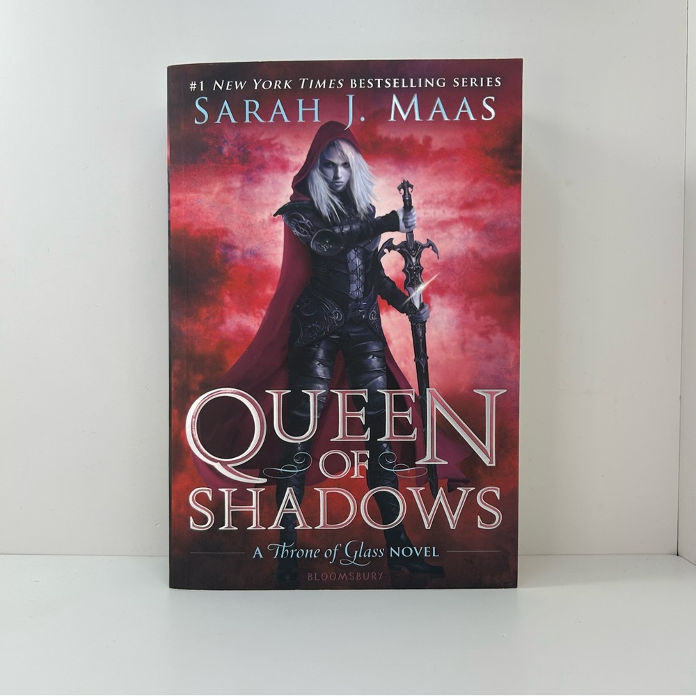 Queen of Shadows by Sarah J. Maas Throne of Glass